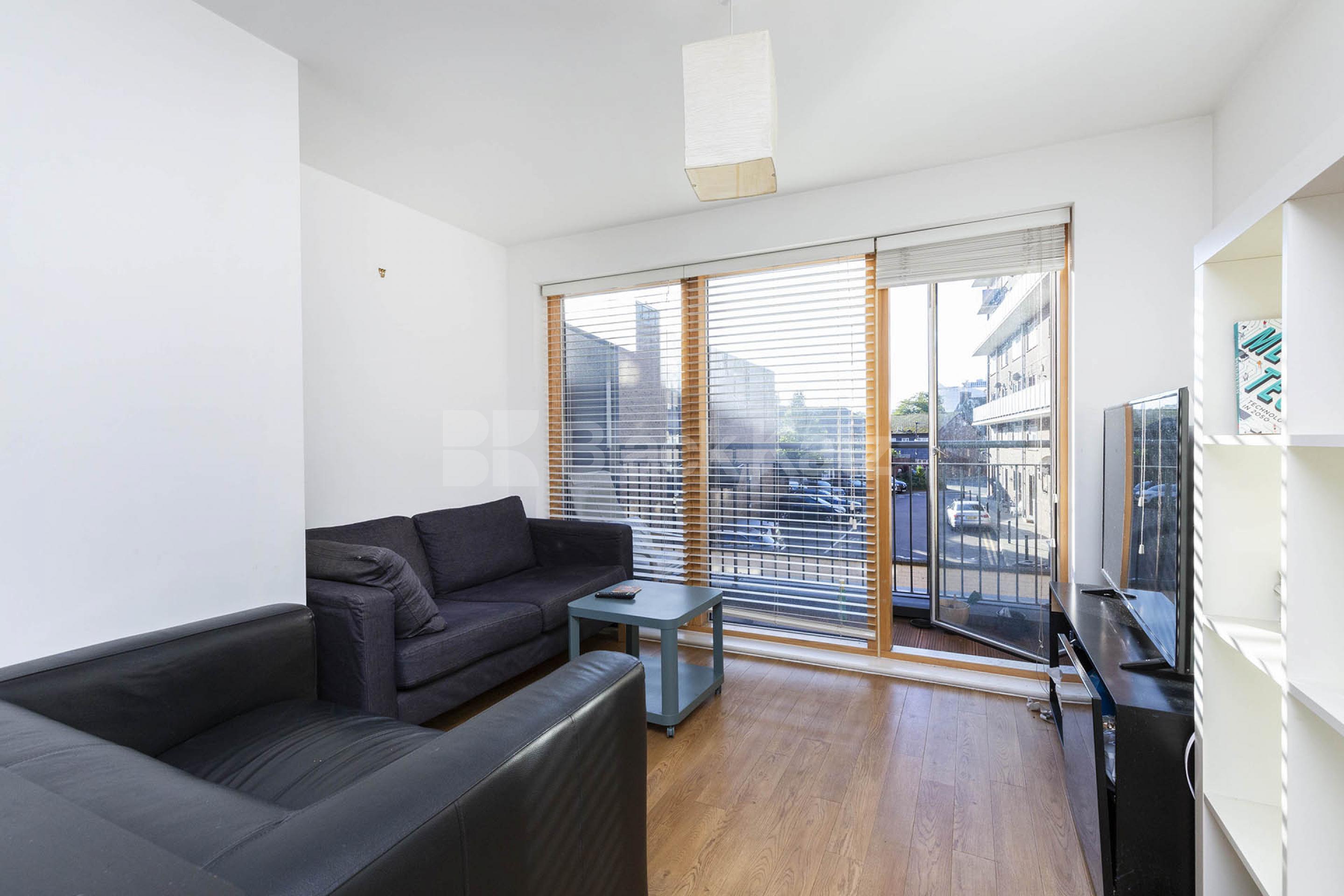 Modern 2 bedroom 2 bathroom property with large balcony  Mildmay Avenue , Newington Green  N1